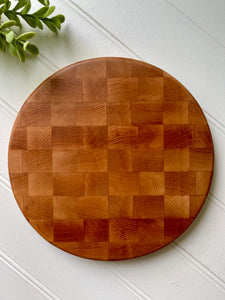 END-GRAIN ROUND CUTTING BOARD
